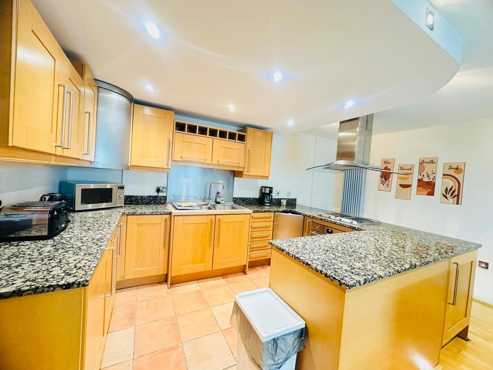 Modern 2Bed 2Bath Apartment Canary Wharf - Upto 5 Person 런던 외부 사진