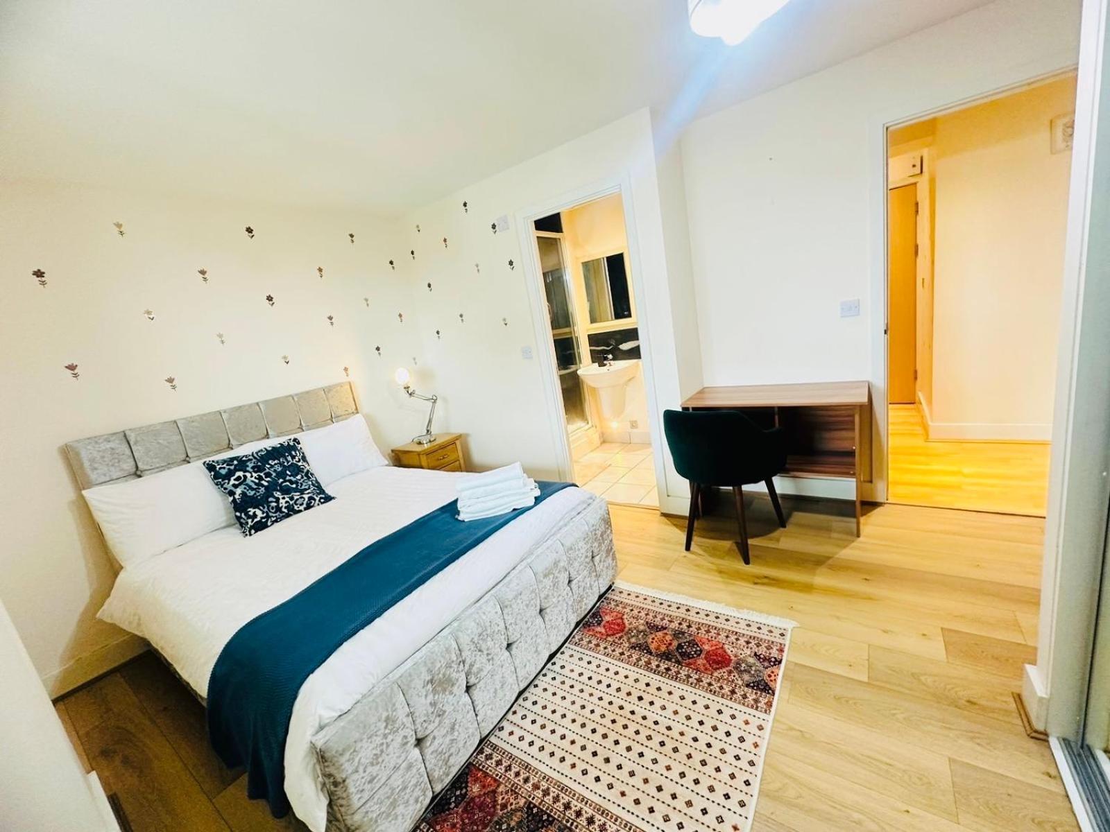 Modern 2Bed 2Bath Apartment Canary Wharf - Upto 5 Person 런던 외부 사진