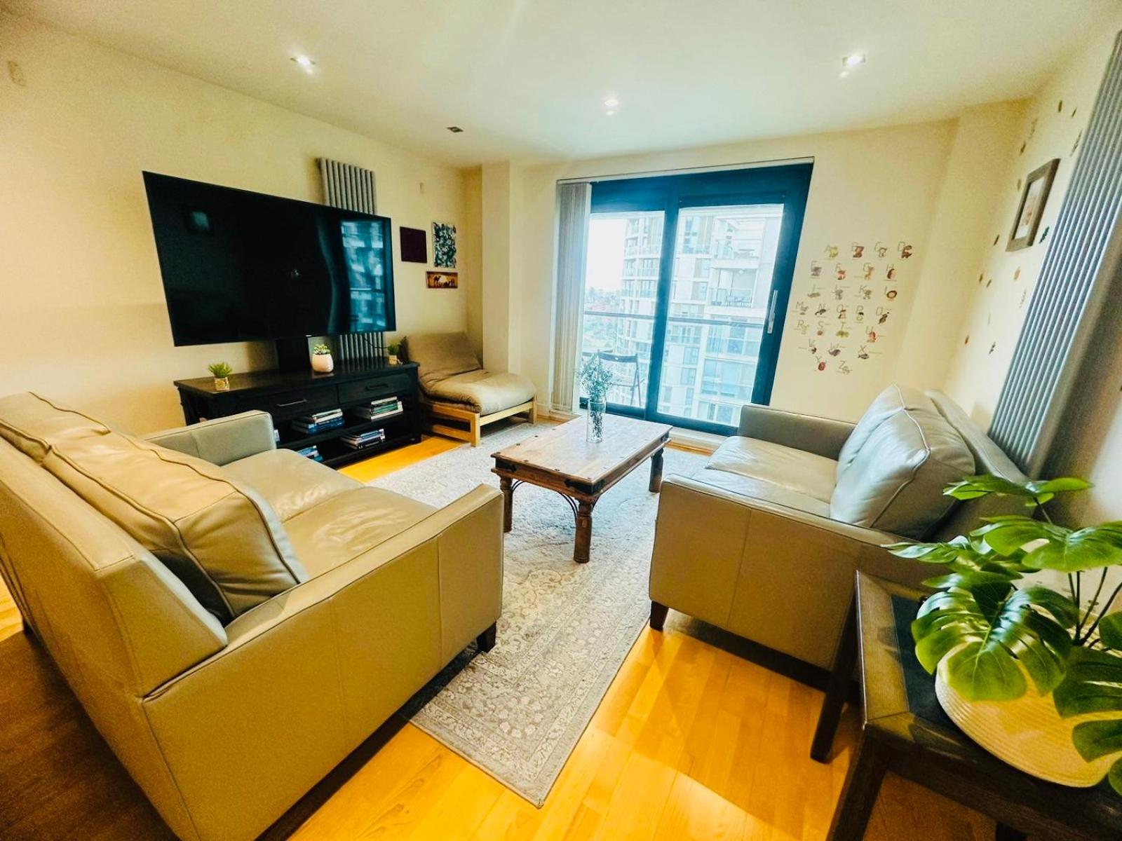 Modern 2Bed 2Bath Apartment Canary Wharf - Upto 5 Person 런던 외부 사진