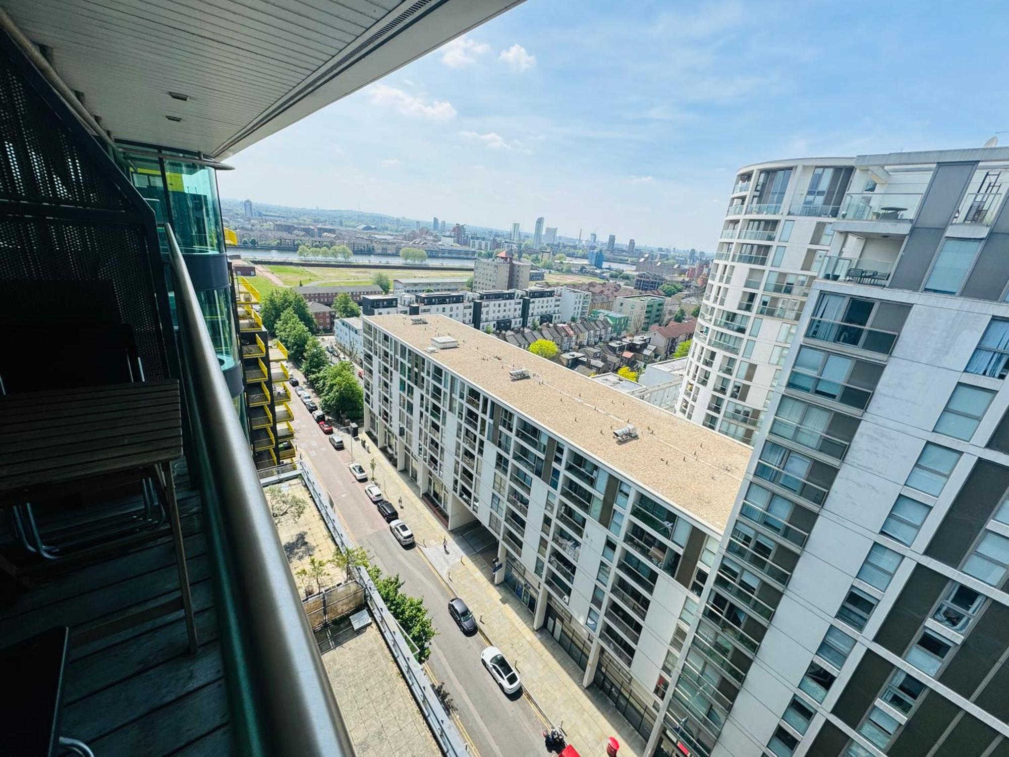Modern 2Bed 2Bath Apartment Canary Wharf - Upto 5 Person 런던 외부 사진