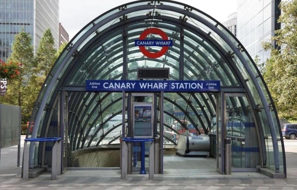 Modern 2Bed 2Bath Apartment Canary Wharf - Upto 5 Person 런던 외부 사진
