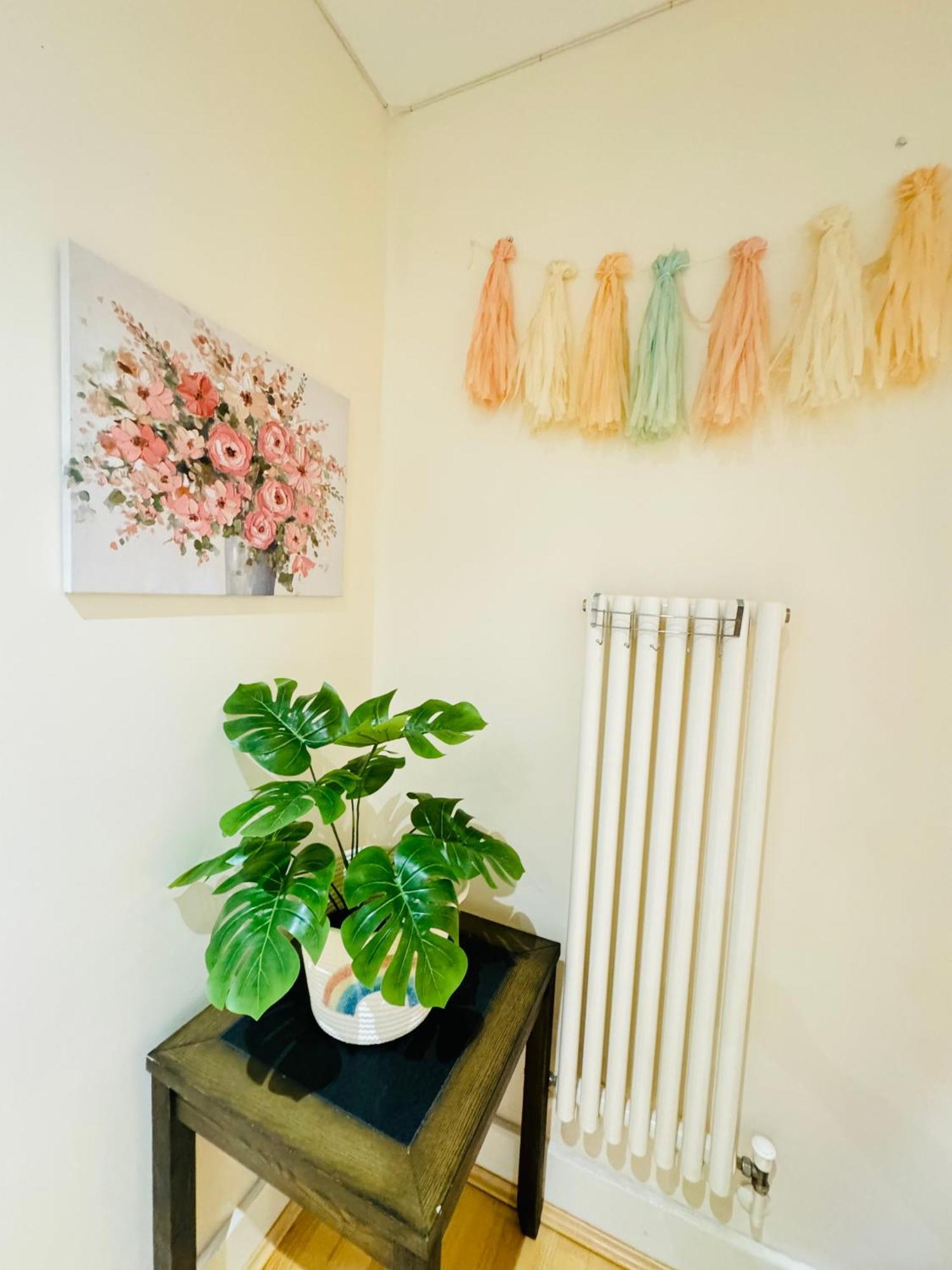 Modern 2Bed 2Bath Apartment Canary Wharf - Upto 5 Person 런던 외부 사진