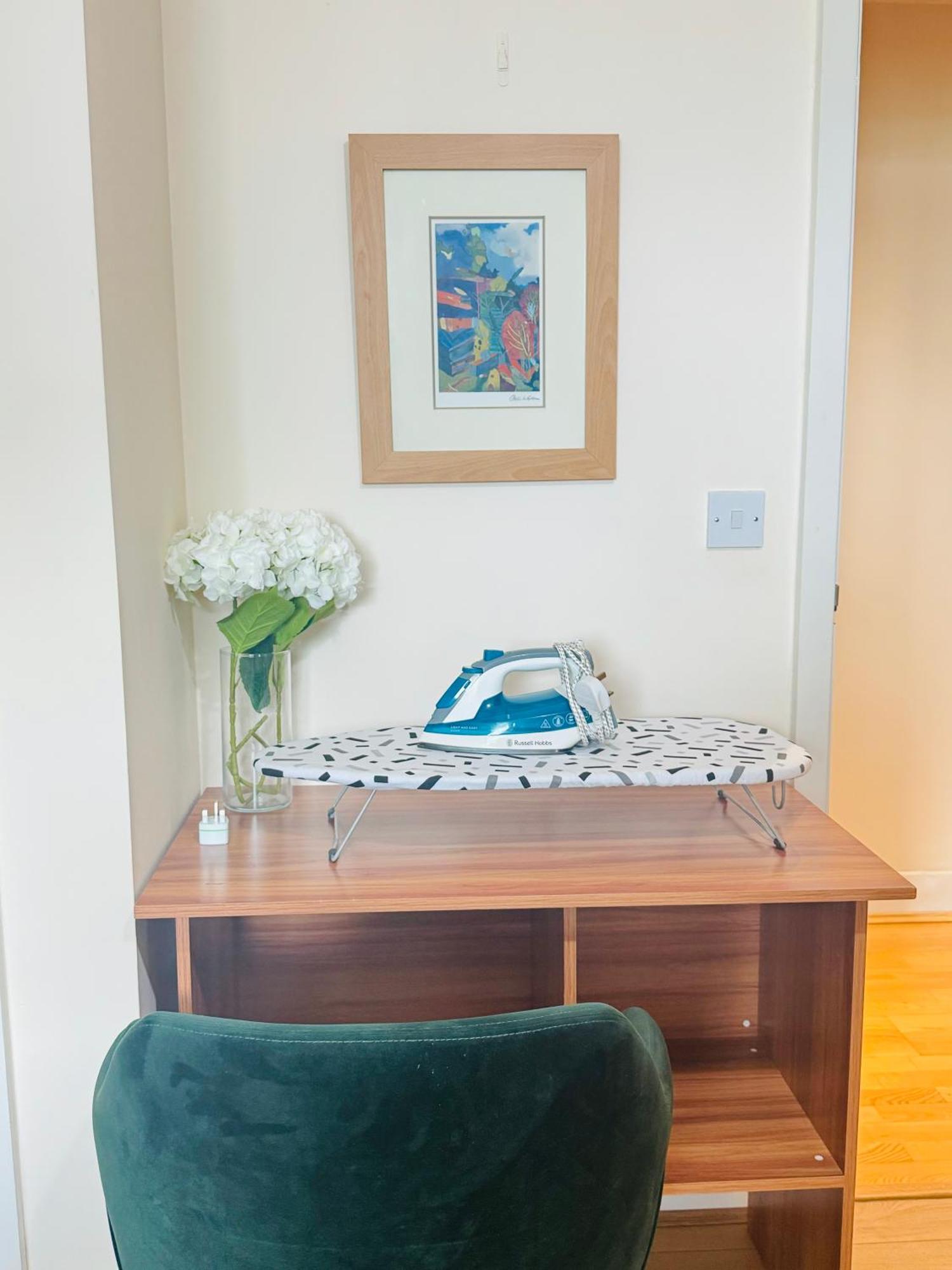 Modern 2Bed 2Bath Apartment Canary Wharf - Upto 5 Person 런던 외부 사진