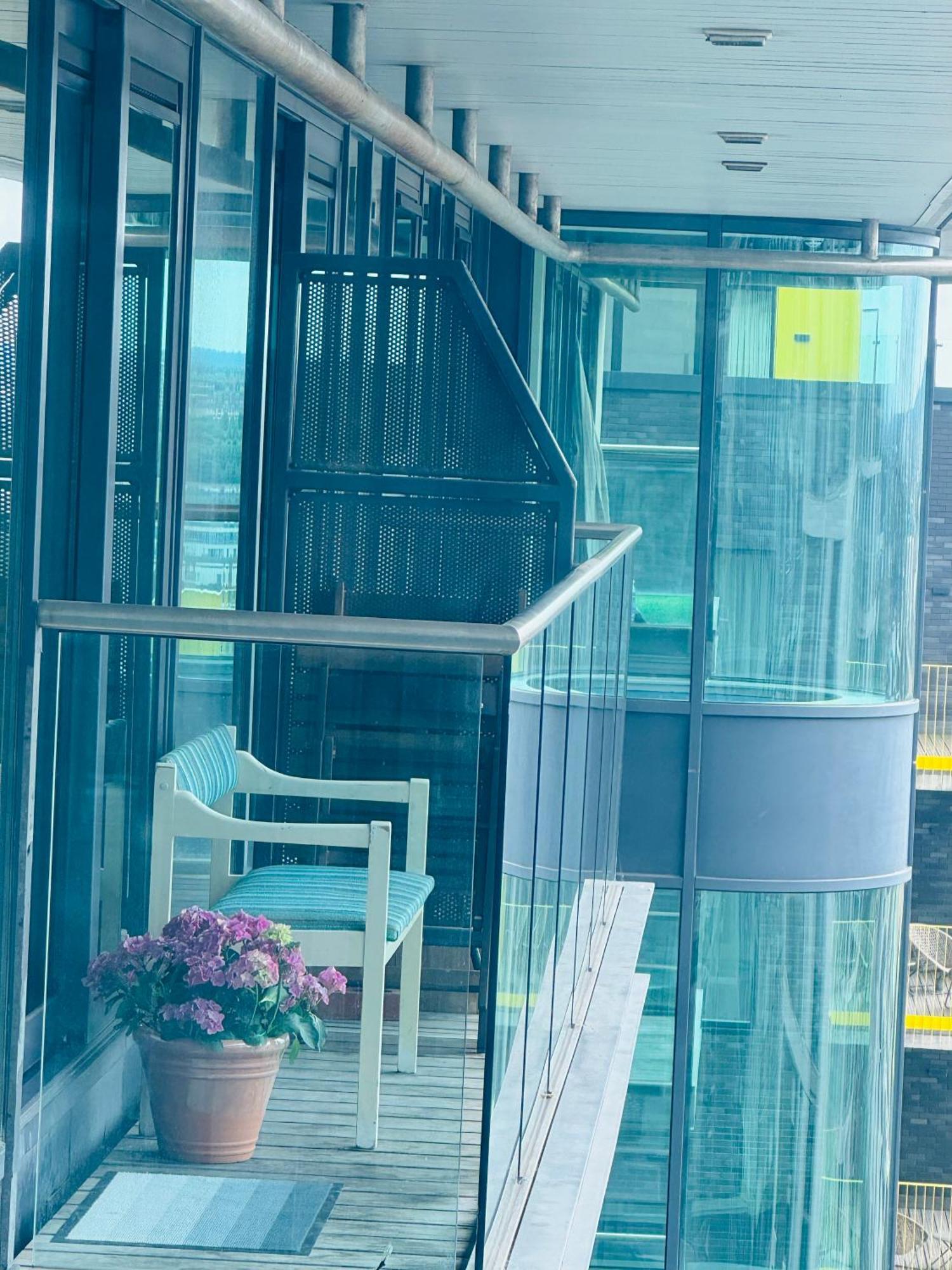 Modern 2Bed 2Bath Apartment Canary Wharf - Upto 5 Person 런던 외부 사진